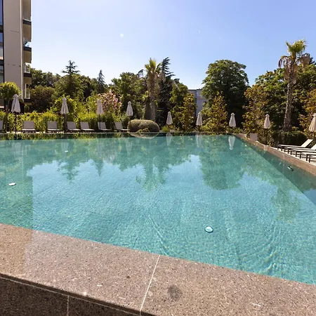 Апартаменти Super Luxury Flat For 2 In Deluxe Azur Варна