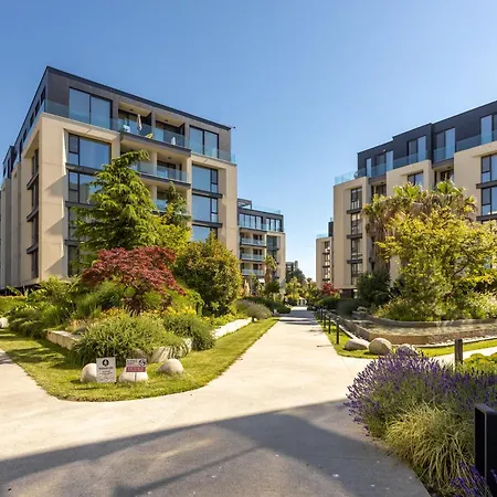 Апартаменти Super Luxury Flat For 2 In Deluxe Azur Варна